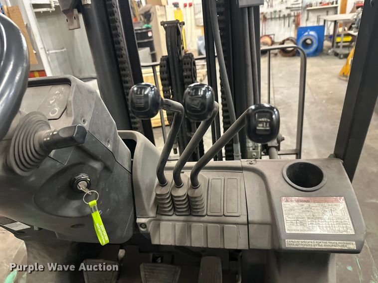 image for item DW4492 2015 Mitsubishi FG30N5 forklift