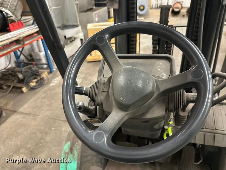 image for item DW4492 2015 Mitsubishi FG30N5 forklift