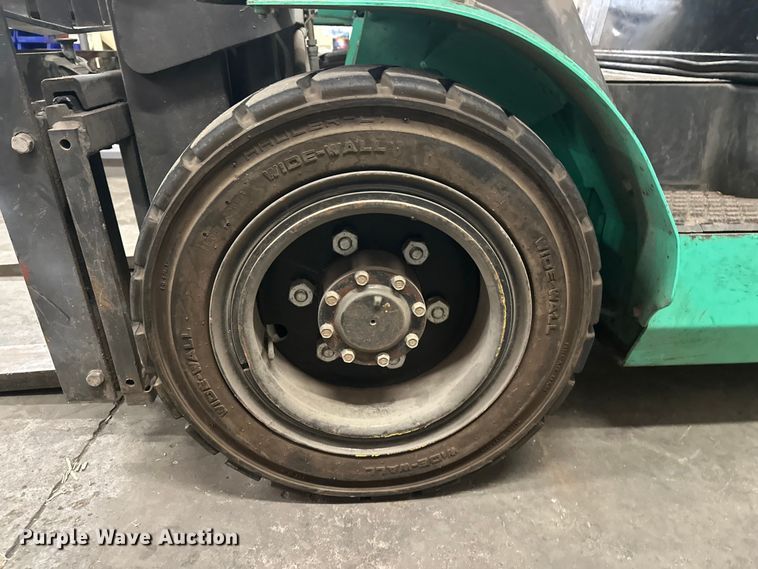 image for item DW4492 2015 Mitsubishi FG30N5 forklift