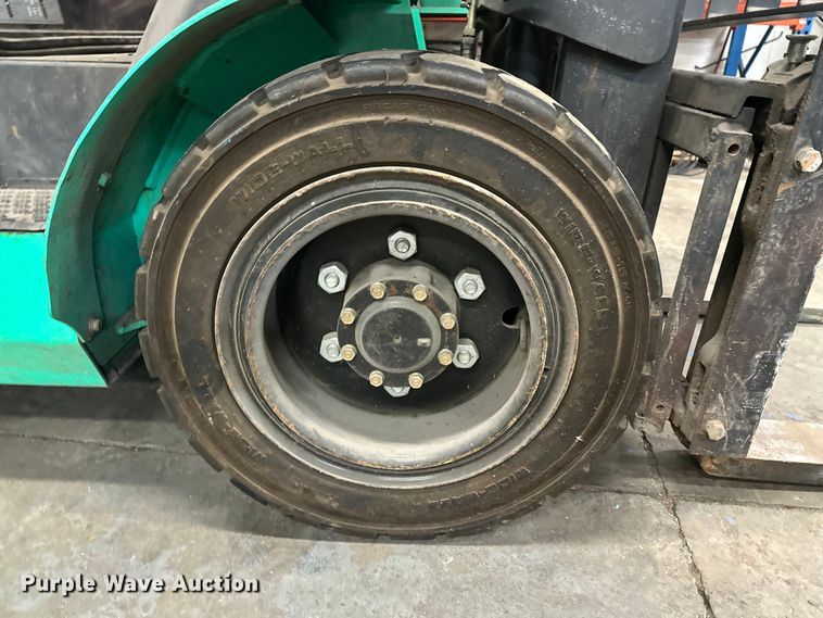 image for item DW4492 2015 Mitsubishi FG30N5 forklift