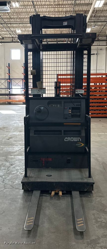 image for item DW4493 2016 Crown SP3520-30 order picker