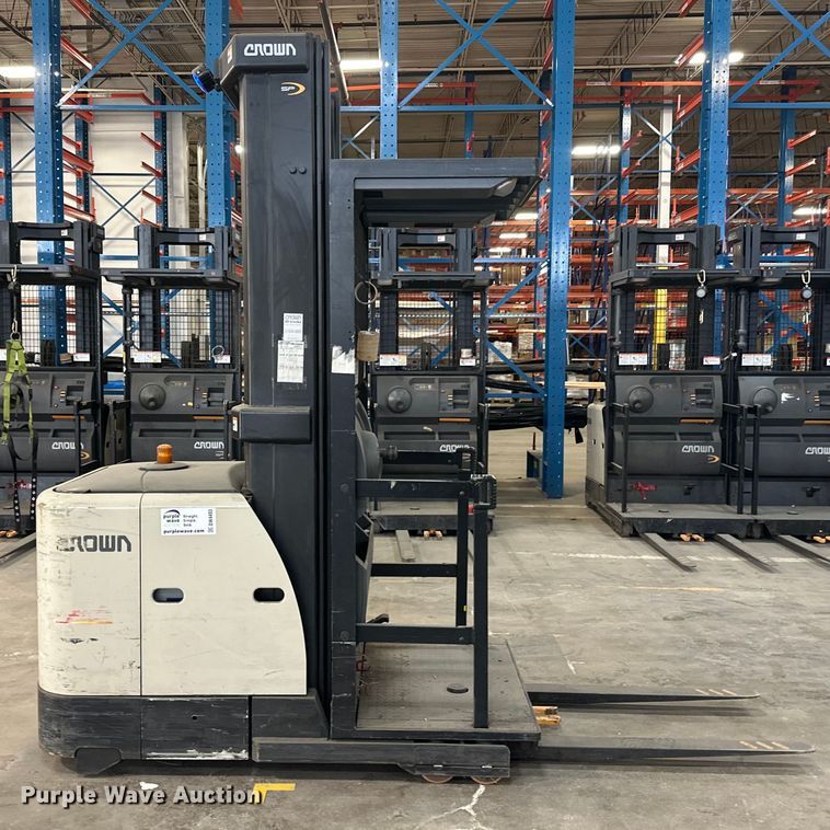 image for item DW4493 2016 Crown SP3520-30 order picker