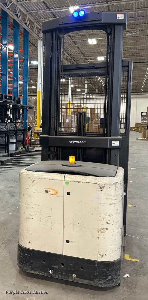 image for item DW4493 2016 Crown SP3520-30 order picker