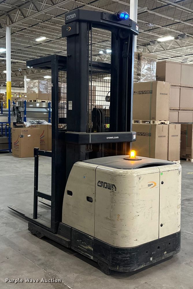 image for item DW4493 2016 Crown SP3520-30 order picker