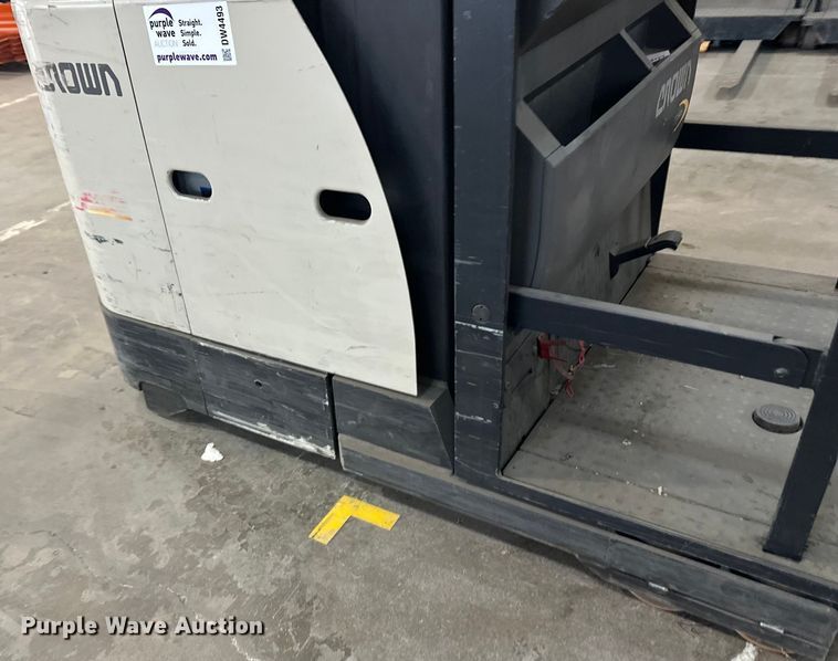 image for item DW4493 2016 Crown SP3520-30 order picker