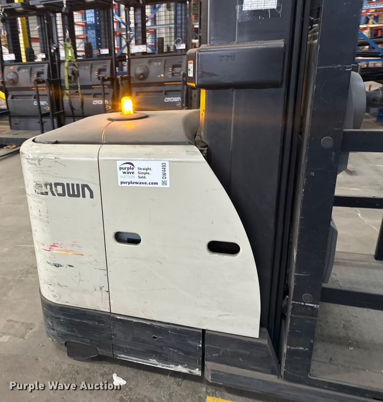 image for item DW4493 2016 Crown SP3520-30 order picker