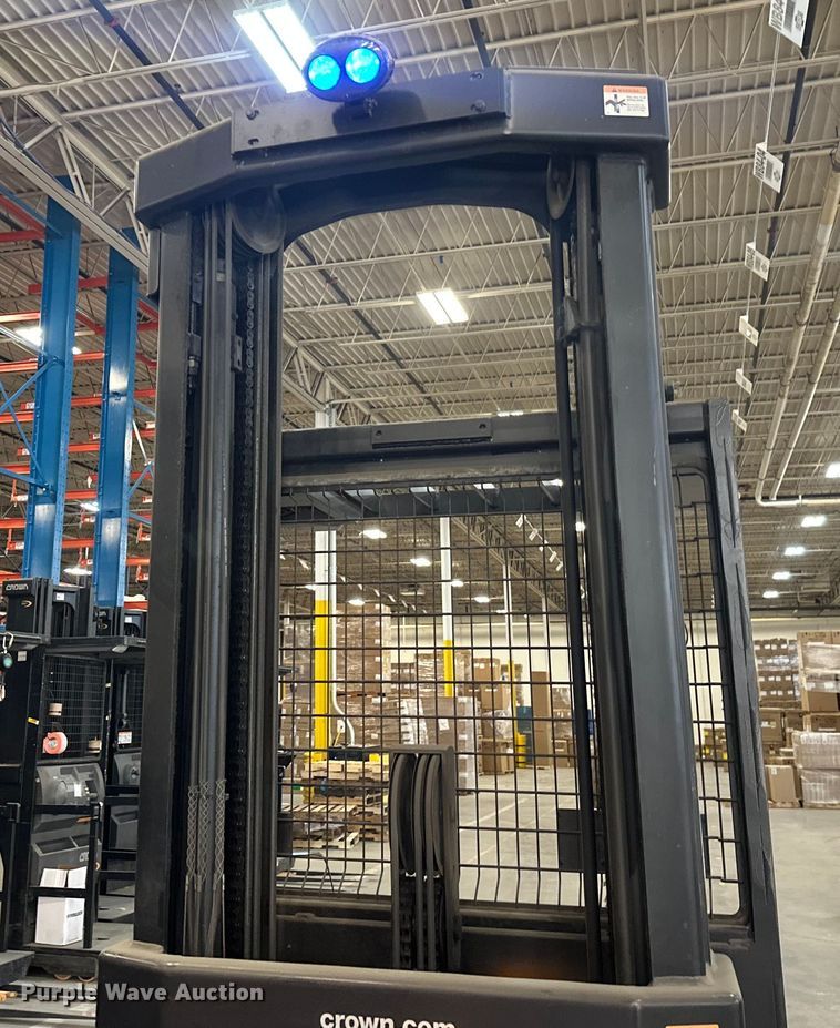 image for item DW4493 2016 Crown SP3520-30 order picker