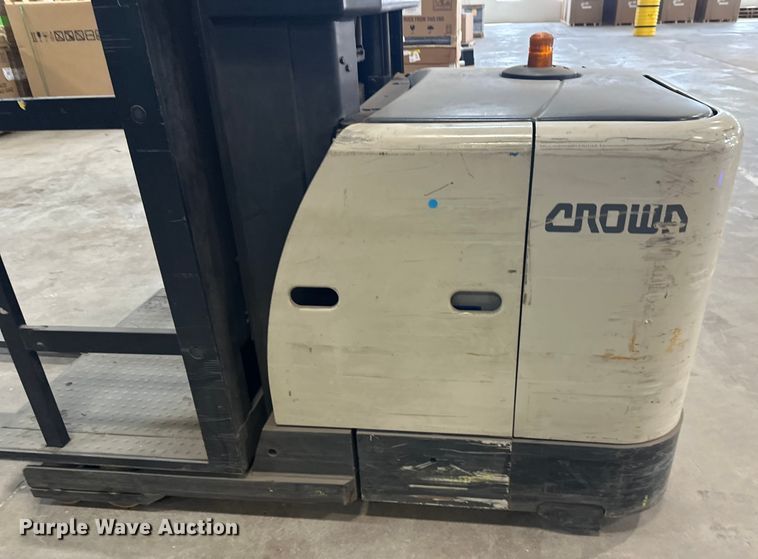 image for item DW4493 2016 Crown SP3520-30 order picker