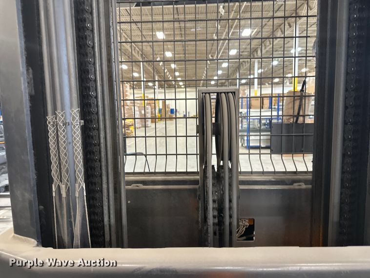 image for item DW4493 2016 Crown SP3520-30 order picker