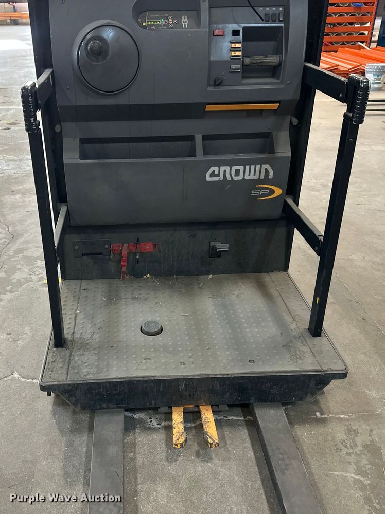 image for item DW4493 2016 Crown SP3520-30 order picker