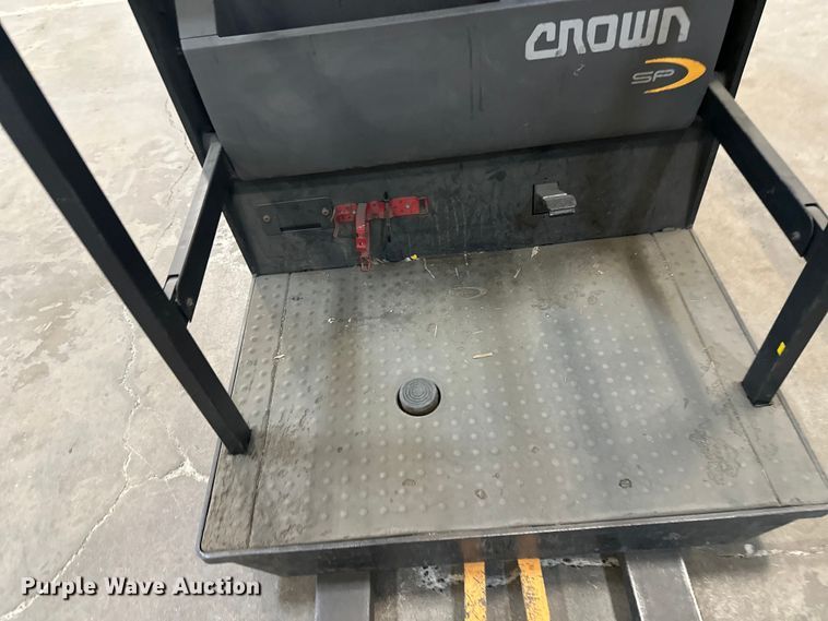 image for item DW4493 2016 Crown SP3520-30 order picker