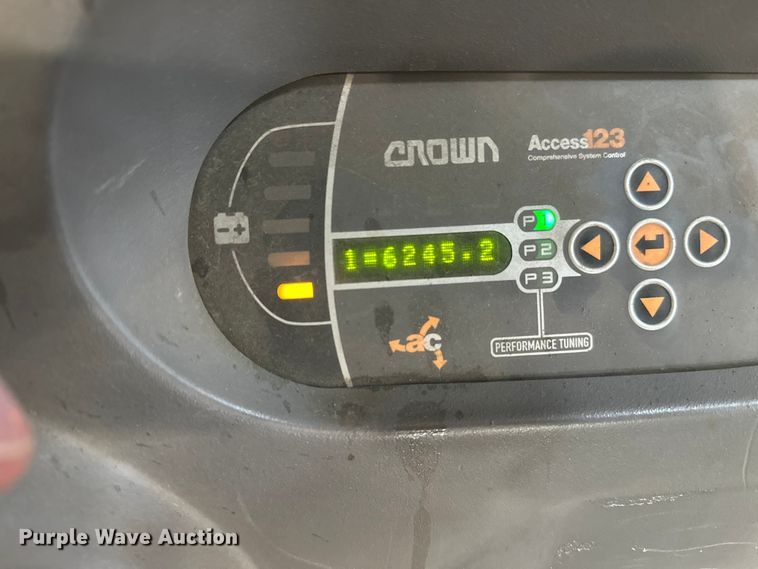 image for item DW4493 2016 Crown SP3520-30 order picker