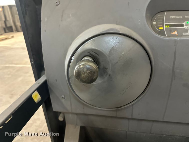 image for item DW4493 2016 Crown SP3520-30 order picker