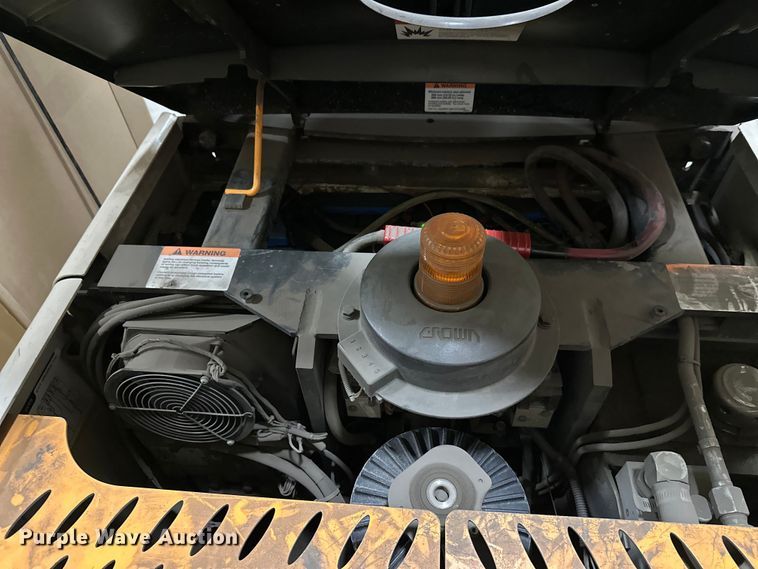 image for item DW4493 2016 Crown SP3520-30 order picker