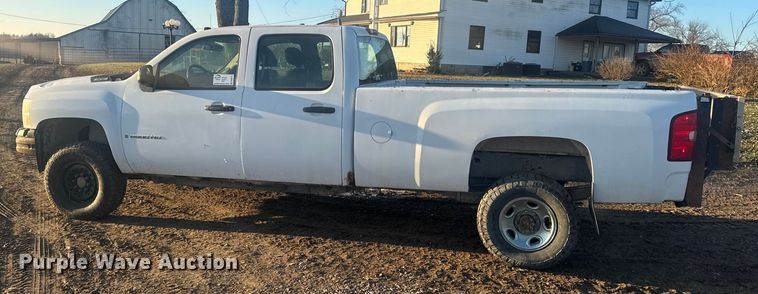 image for item DW6721 2007 Chevrolet Silverado 3500HD Crew Cab pickup truck