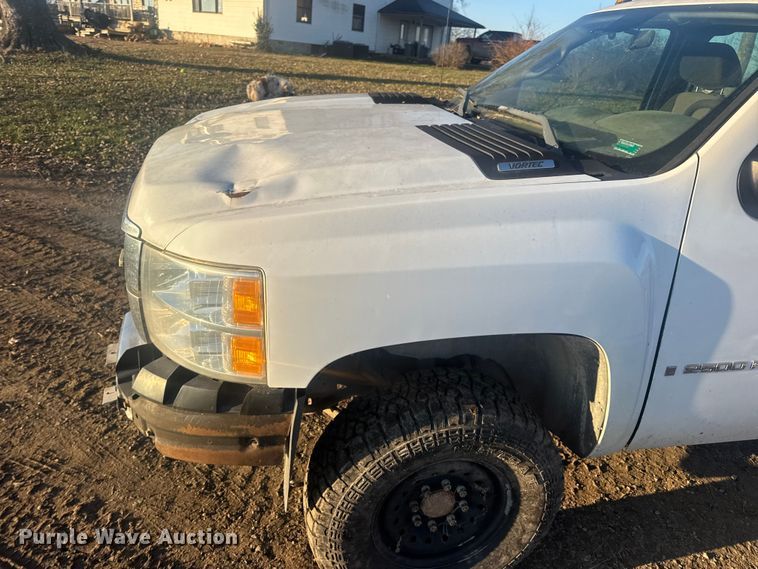 image for item DW6721 2007 Chevrolet Silverado 3500HD Crew Cab pickup truck