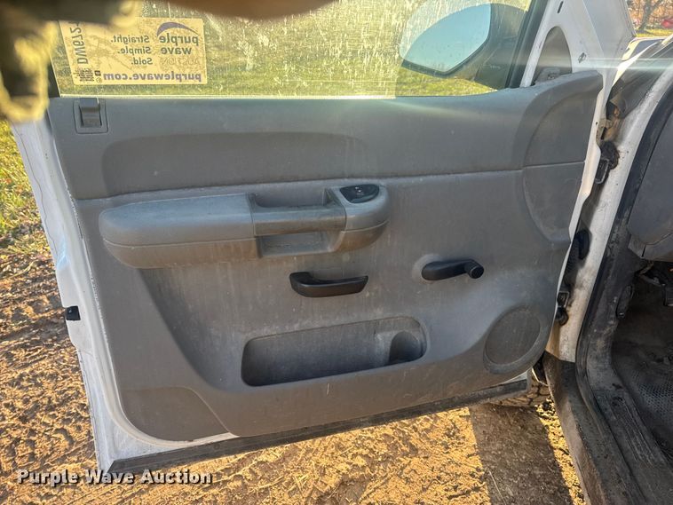 image for item DW6721 2007 Chevrolet Silverado 3500HD Crew Cab pickup truck