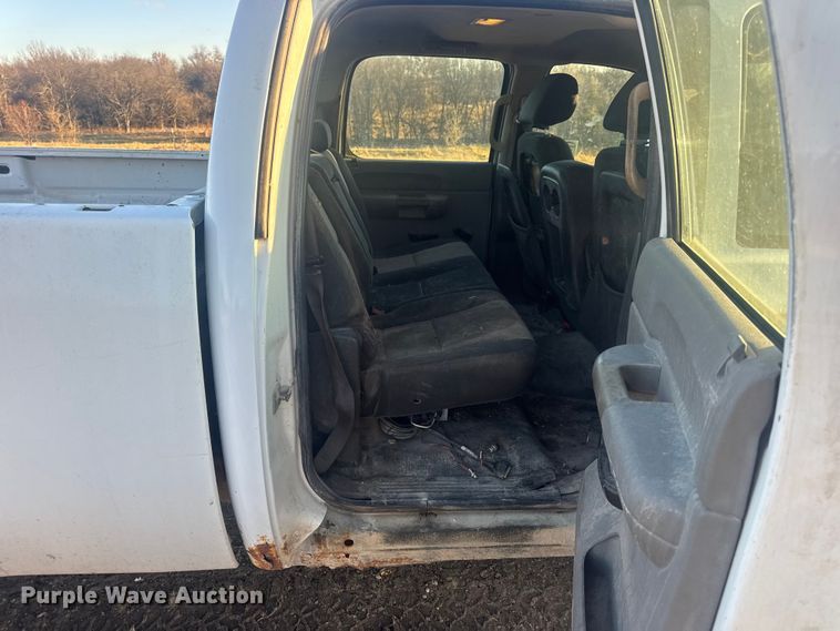 image for item DW6721 2007 Chevrolet Silverado 3500HD Crew Cab pickup truck