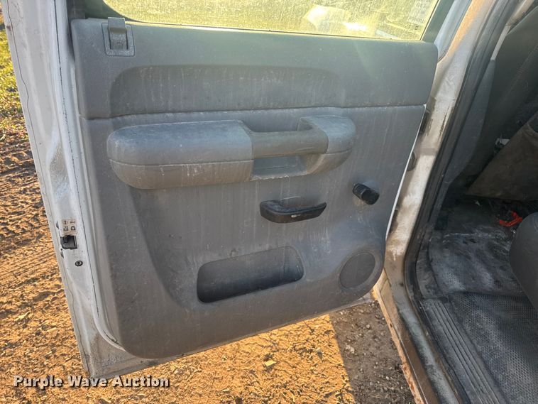 image for item DW6721 2007 Chevrolet Silverado 3500HD Crew Cab pickup truck