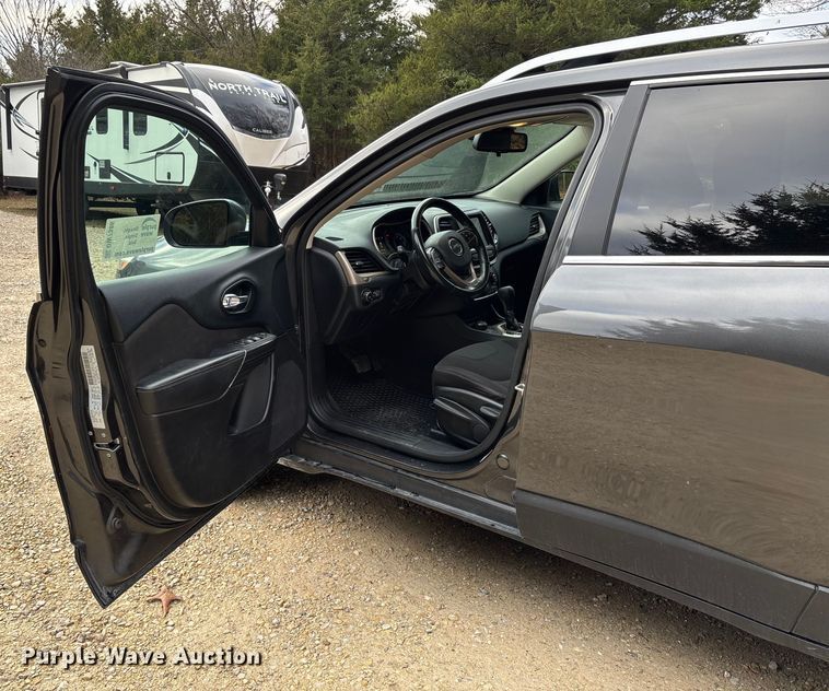 image for item DW7386 2016 Jeep Cherokee SUV