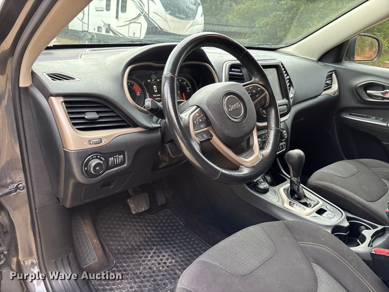 image for item DW7386 2016 Jeep Cherokee SUV