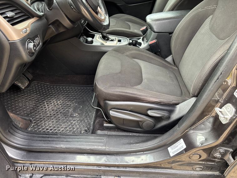 image for item DW7386 2016 Jeep Cherokee SUV