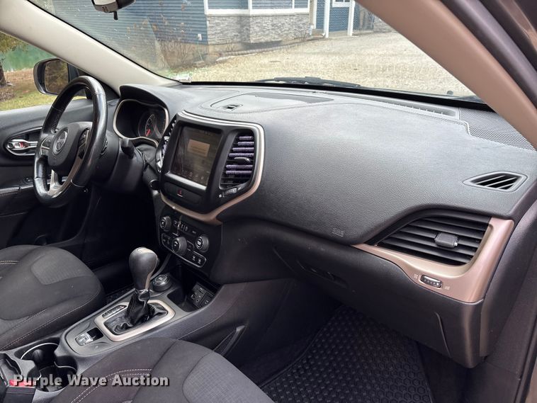 image for item DW7386 2016 Jeep Cherokee SUV