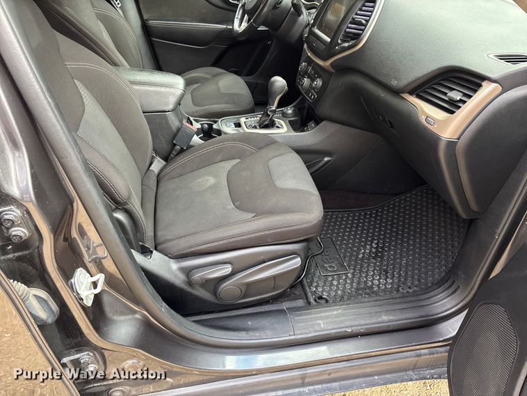 image for item DW7386 2016 Jeep Cherokee SUV