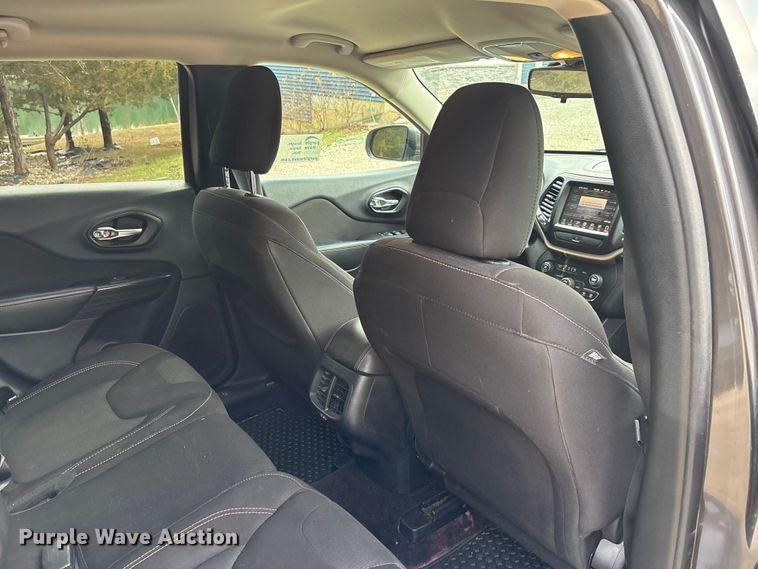 image for item DW7386 2016 Jeep Cherokee SUV