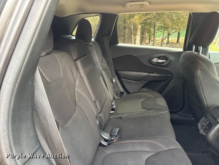 image for item DW7386 2016 Jeep Cherokee SUV