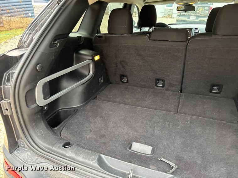 image for item DW7386 2016 Jeep Cherokee SUV