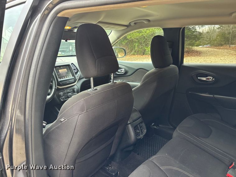 image for item DW7386 2016 Jeep Cherokee SUV