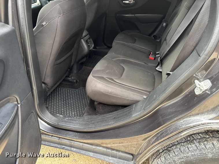 image for item DW7386 2016 Jeep Cherokee SUV