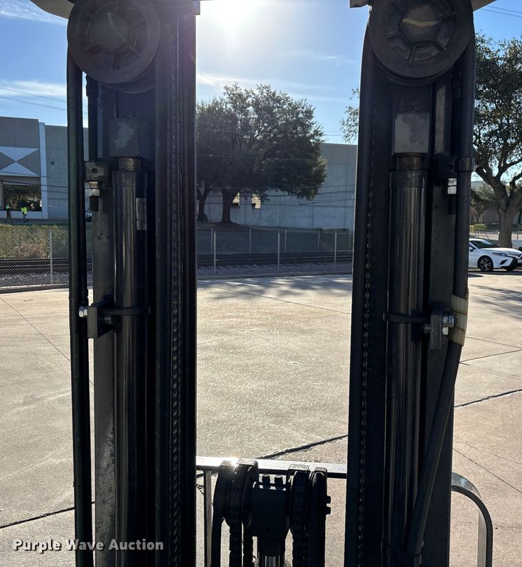 image for item DX5939 2017 UniCarriers CFS40 forklift