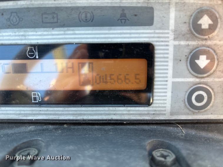 image for item DX5939 2017 UniCarriers CFS40 forklift