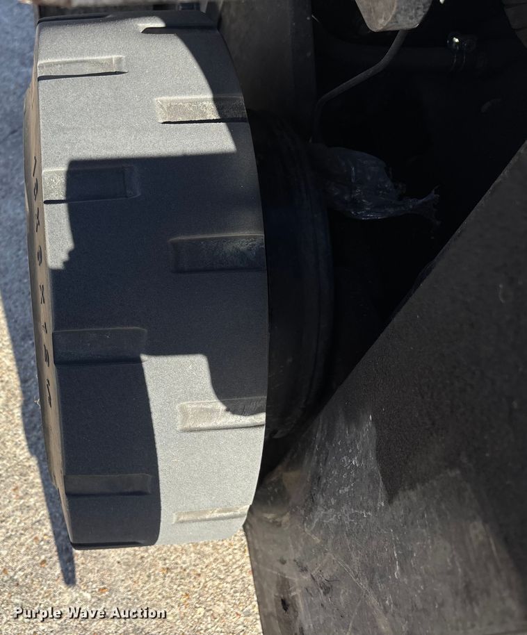 image for item DX5939 2017 UniCarriers CFS40 forklift