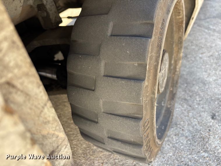 image for item DX5939 2017 UniCarriers CFS40 forklift