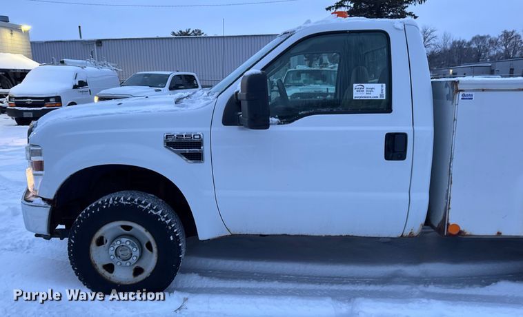 image for item EA2133 2008 Ford F250 Super Duty XL utility bed pickup truck