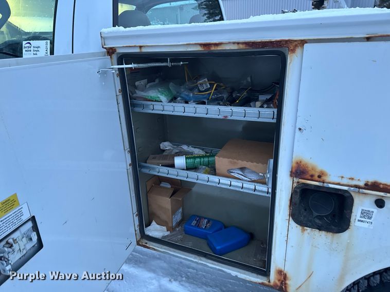 image for item EA2133 2008 Ford F250 Super Duty XL utility bed pickup truck