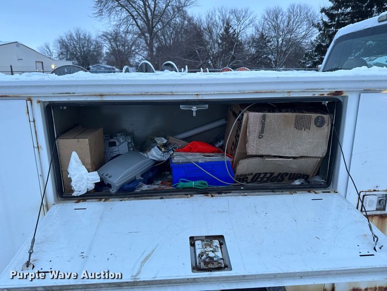 image for item EA2133 2008 Ford F250 Super Duty XL utility bed pickup truck