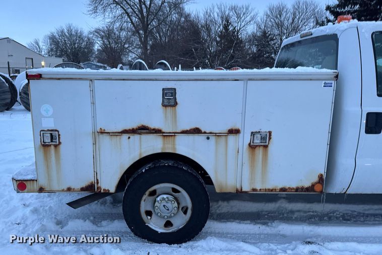 image for item EA2133 2008 Ford F250 Super Duty XL utility bed pickup truck