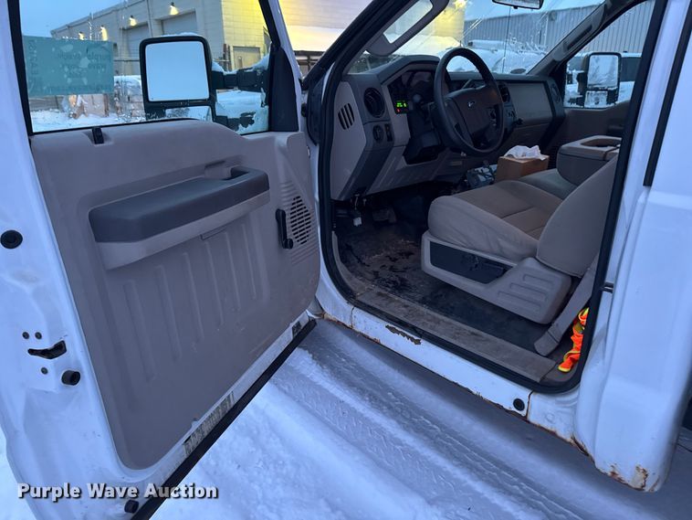 image for item EA2133 2008 Ford F250 Super Duty XL utility bed pickup truck
