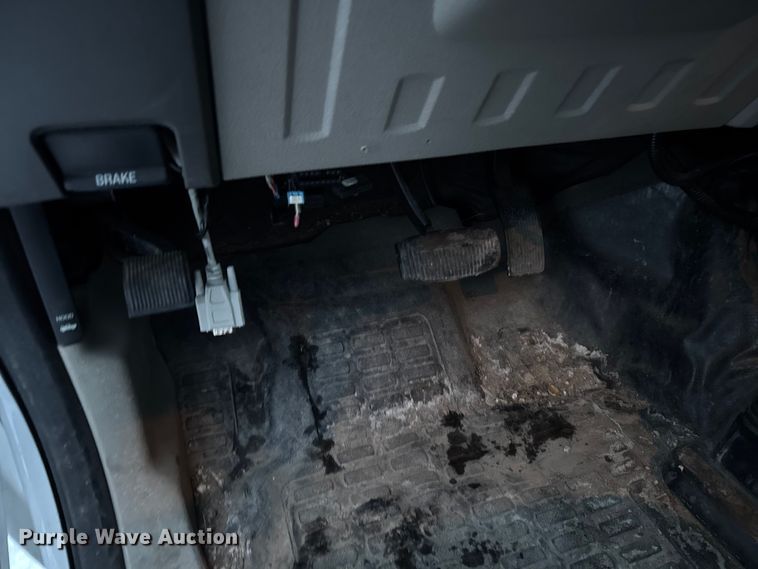 image for item EA2133 2008 Ford F250 Super Duty XL utility bed pickup truck