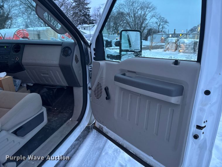 image for item EA2133 2008 Ford F250 Super Duty XL utility bed pickup truck