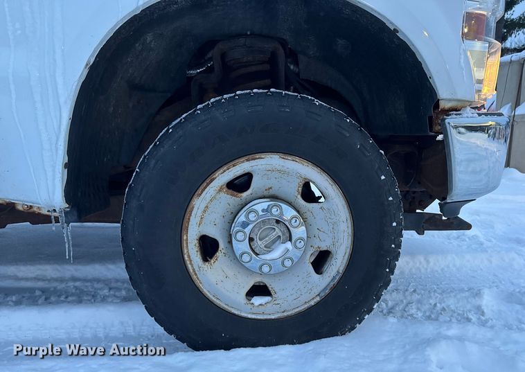 image for item EA2133 2008 Ford F250 Super Duty XL utility bed pickup truck