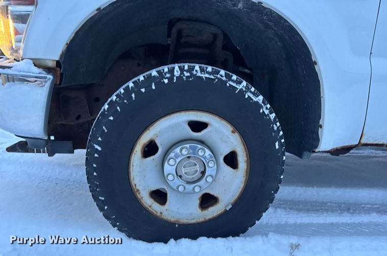 image for item EA2133 2008 Ford F250 Super Duty XL utility bed pickup truck