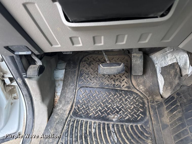 image for item EA2232 2008 Ford F550 flatbed truck