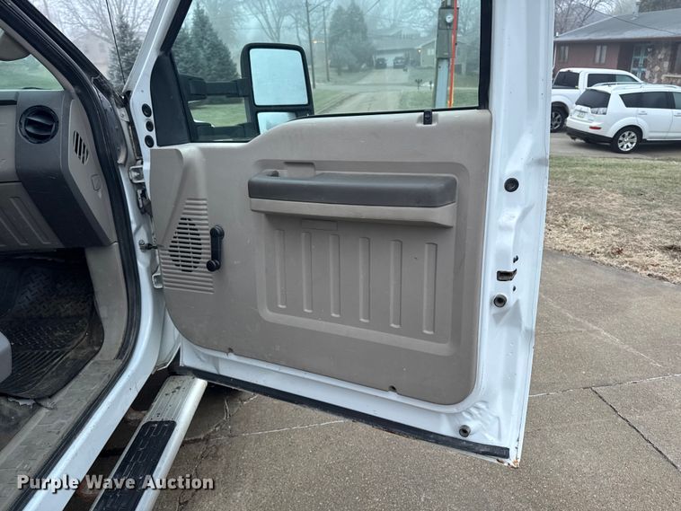 image for item EA2232 2008 Ford F550 flatbed truck