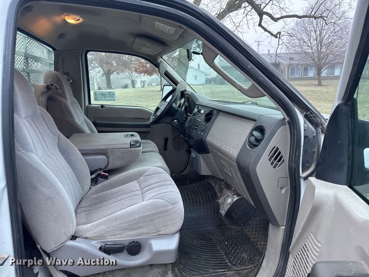 image for item EA2232 2008 Ford F550 flatbed truck