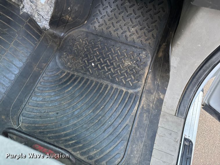 image for item EA2232 2008 Ford F550 flatbed truck